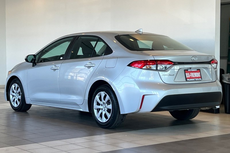 Toyota Corolla Vehicle Full-screen Gallery Image 06