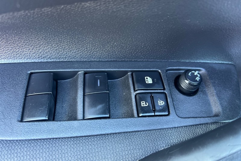 Toyota Corolla Vehicle Full-screen Gallery Image 11