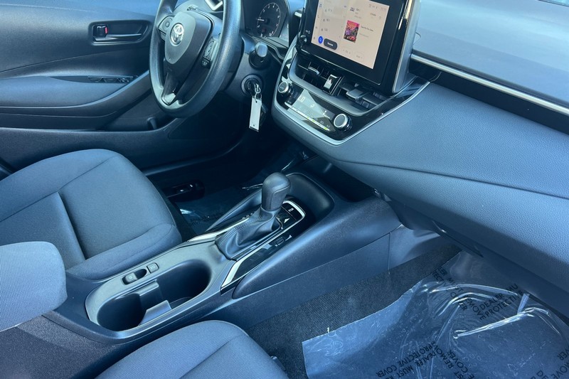 Toyota Corolla Vehicle Full-screen Gallery Image 15