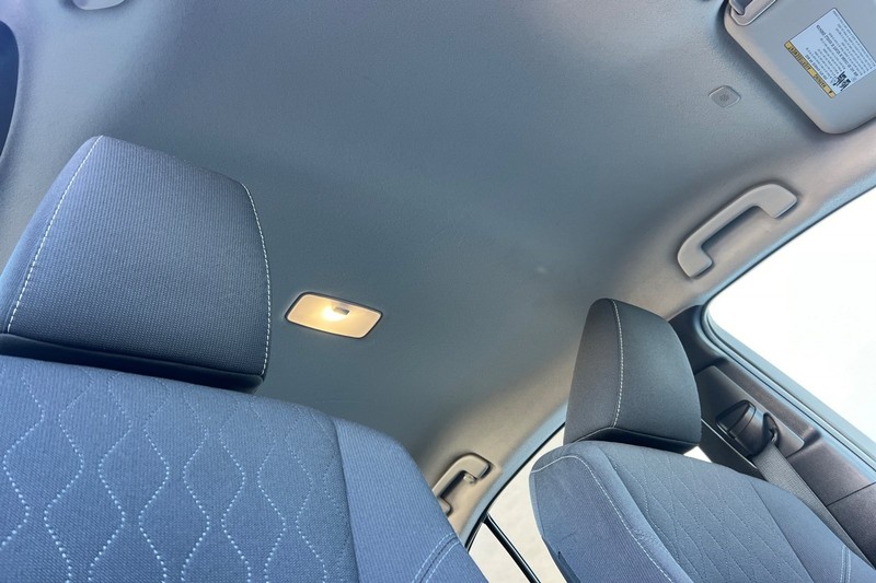 Toyota Corolla Vehicle Full-screen Gallery Image 16