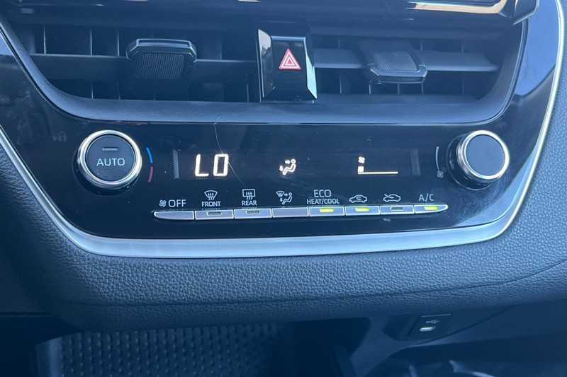 Toyota Corolla Vehicle Full-screen Gallery Image 19