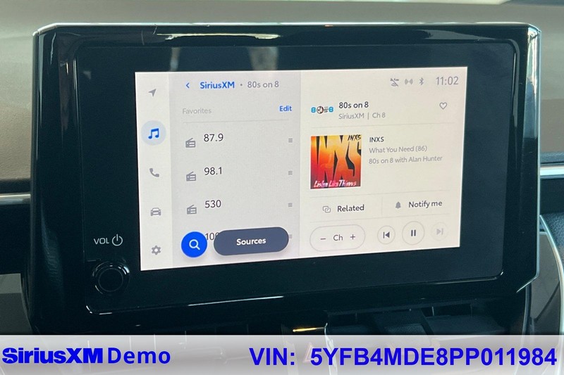 Toyota Corolla Vehicle Full-screen Gallery Image 26