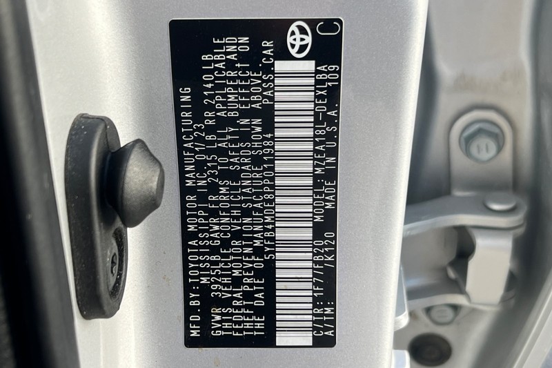 Toyota Corolla Vehicle Full-screen Gallery Image 27