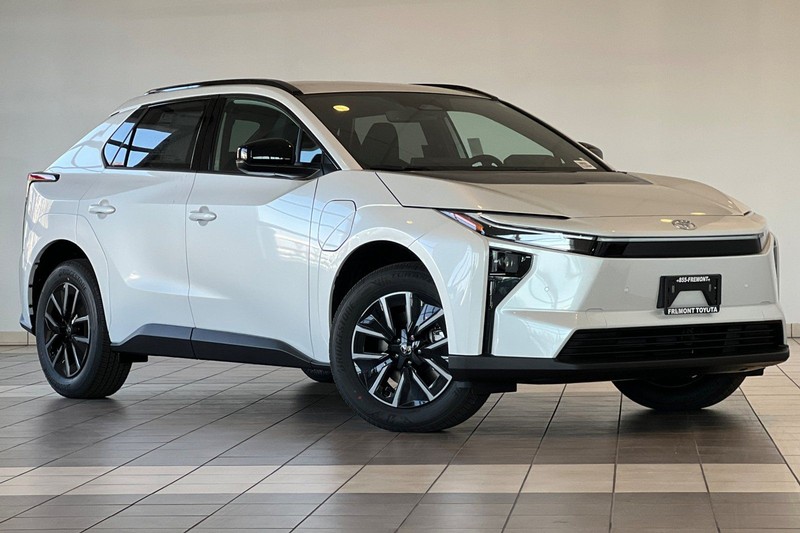 Toyota bZ Vehicle Full-screen Gallery Image 02