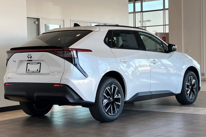 Toyota bZ Vehicle Full-screen Gallery Image 05