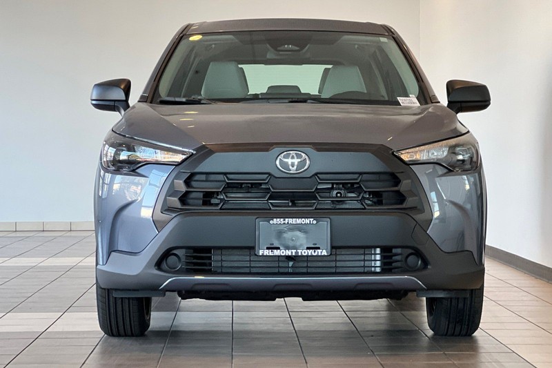 Toyota Corolla Cross Vehicle Full-screen Gallery Image 03