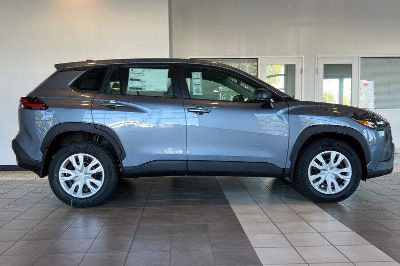 Toyota Corolla Cross Vehicle Full-screen Gallery Image 04