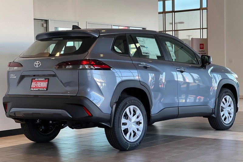 Toyota Corolla Cross Vehicle Full-screen Gallery Image 05