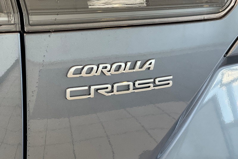 Toyota Corolla Cross Vehicle Full-screen Gallery Image 07