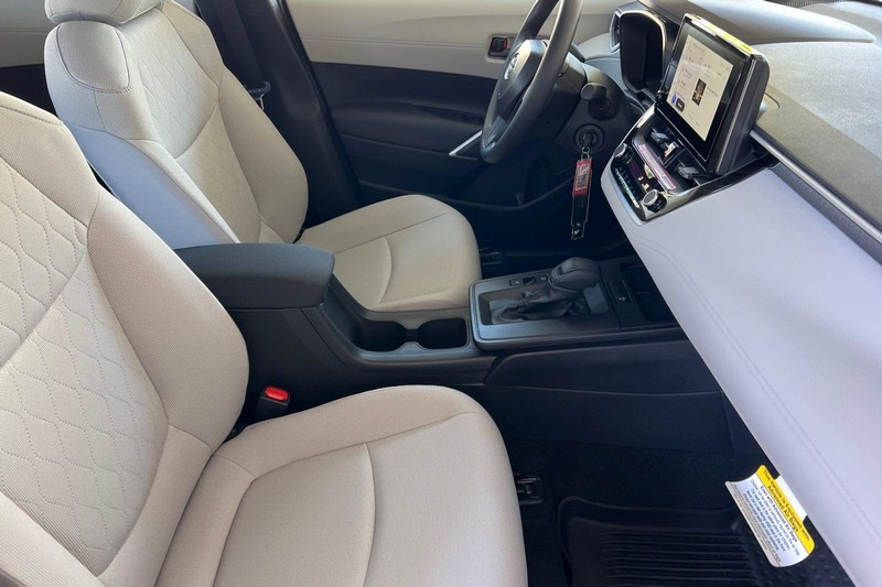 Toyota Corolla Cross Vehicle Full-screen Gallery Image 13