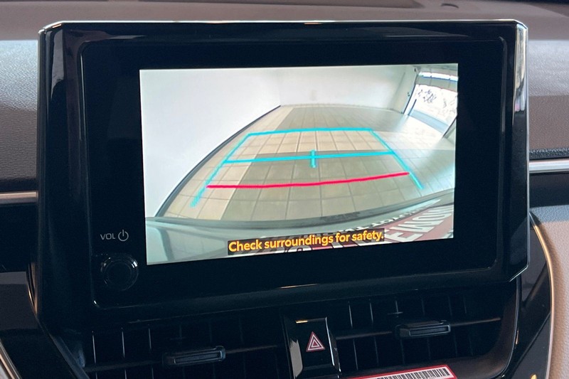 Toyota Corolla Cross Vehicle Full-screen Gallery Image 16