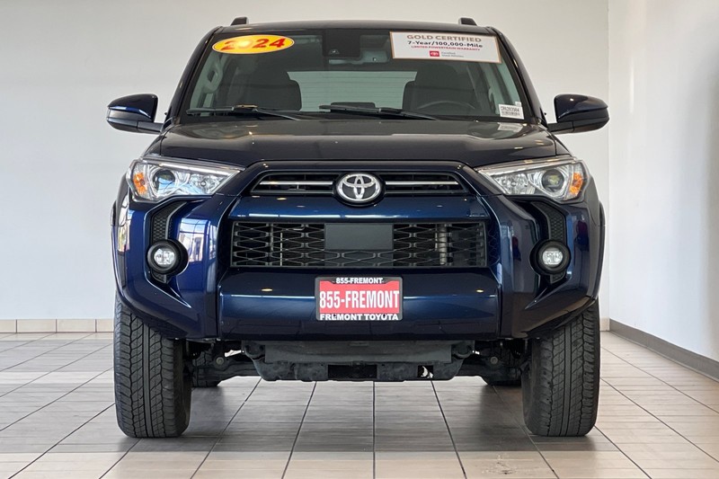 Toyota 4Runner Vehicle Full-screen Gallery Image 09