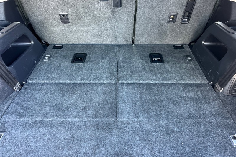 Toyota 4Runner Vehicle Full-screen Gallery Image 16