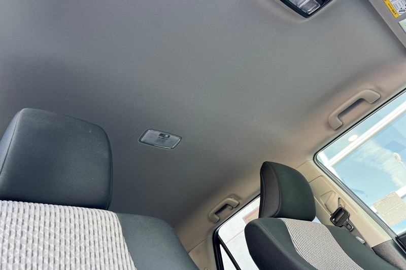 Toyota 4Runner Vehicle Full-screen Gallery Image 18