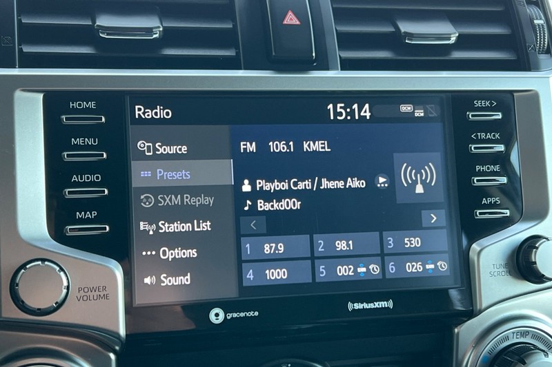 Toyota 4Runner Vehicle Full-screen Gallery Image 19