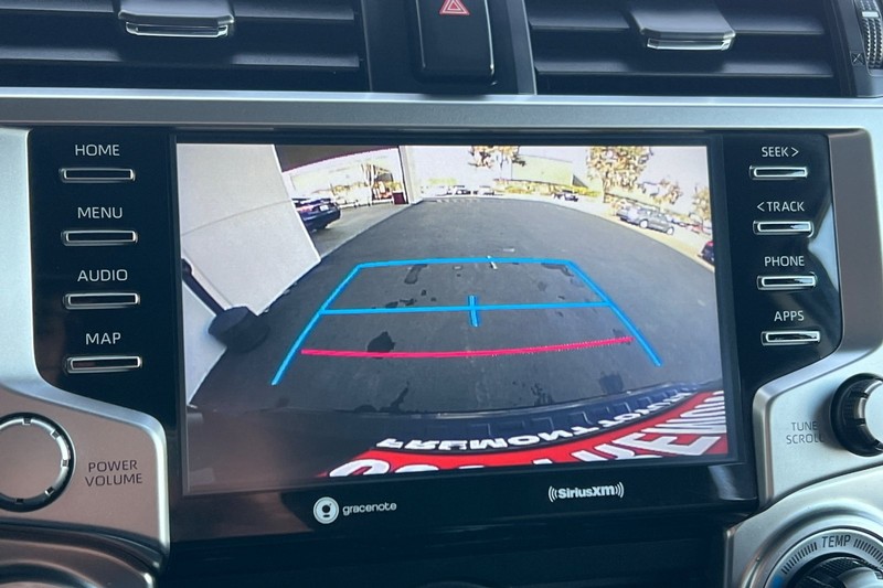 Toyota 4Runner Vehicle Full-screen Gallery Image 20