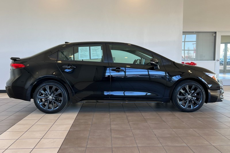 Toyota Corolla Vehicle Full-screen Gallery Image 03