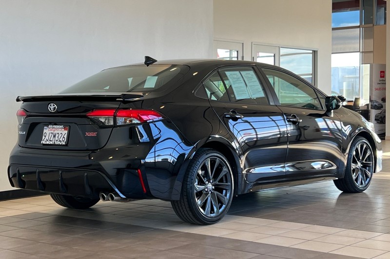 Toyota Corolla Vehicle Full-screen Gallery Image 04