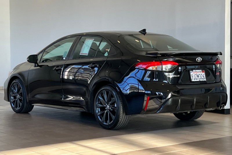 Toyota Corolla Vehicle Full-screen Gallery Image 06