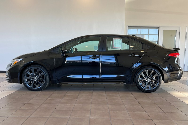 Toyota Corolla Vehicle Full-screen Gallery Image 07