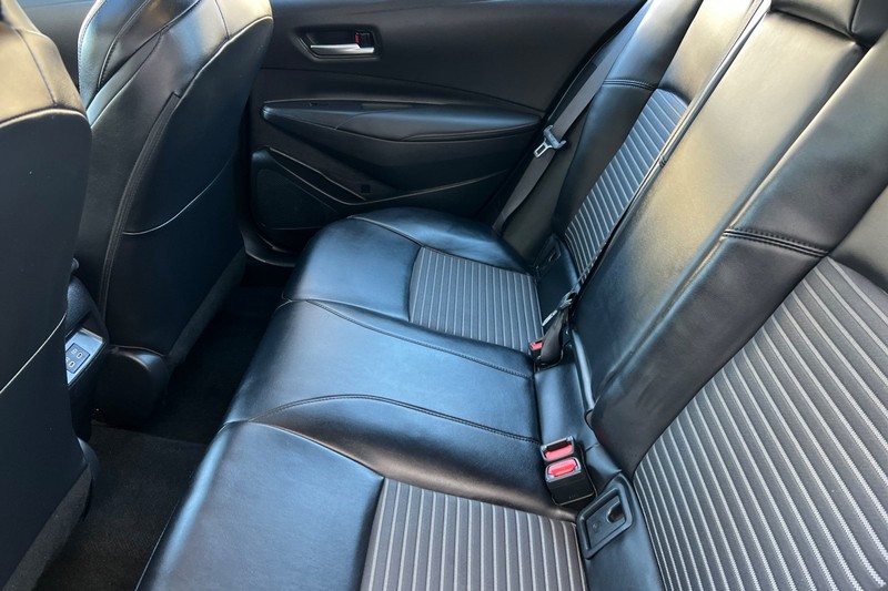 Toyota Corolla Vehicle Full-screen Gallery Image 12