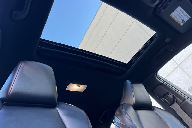 Toyota Corolla Vehicle Full-screen Gallery Image 16