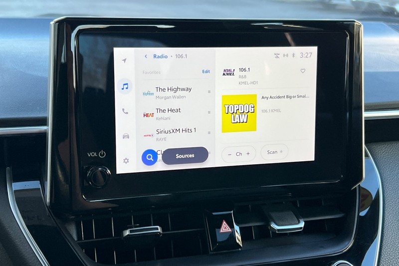 Toyota Corolla Vehicle Full-screen Gallery Image 17