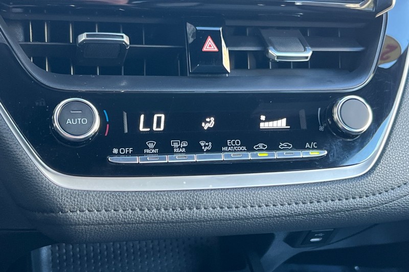 Toyota Corolla Vehicle Full-screen Gallery Image 19