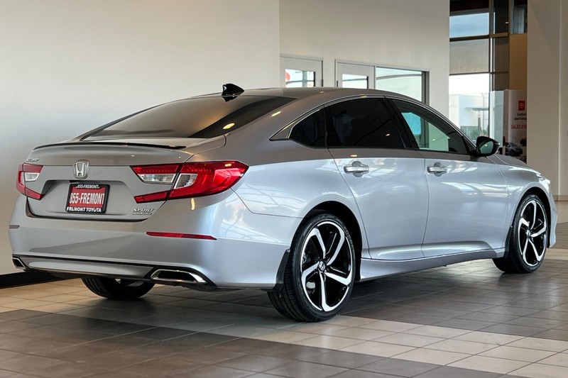 Honda Accord Sedan Vehicle Full-screen Gallery Image 04