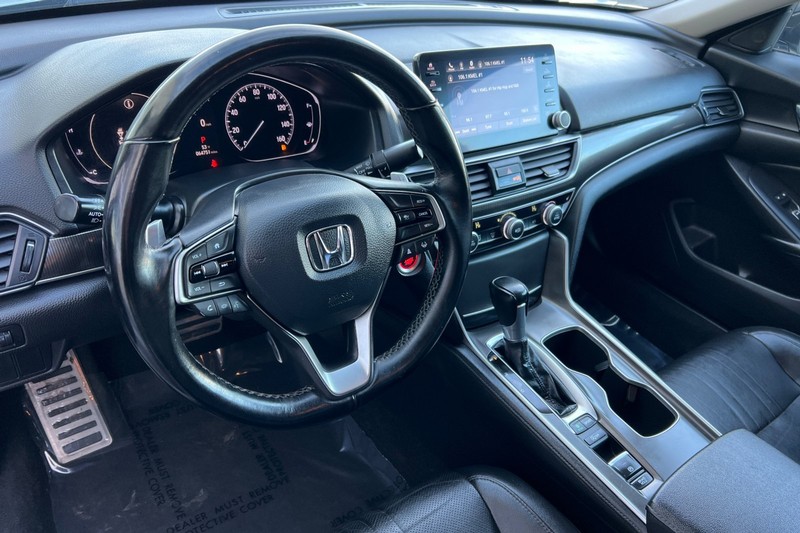 Honda Accord Sedan Vehicle Full-screen Gallery Image 10