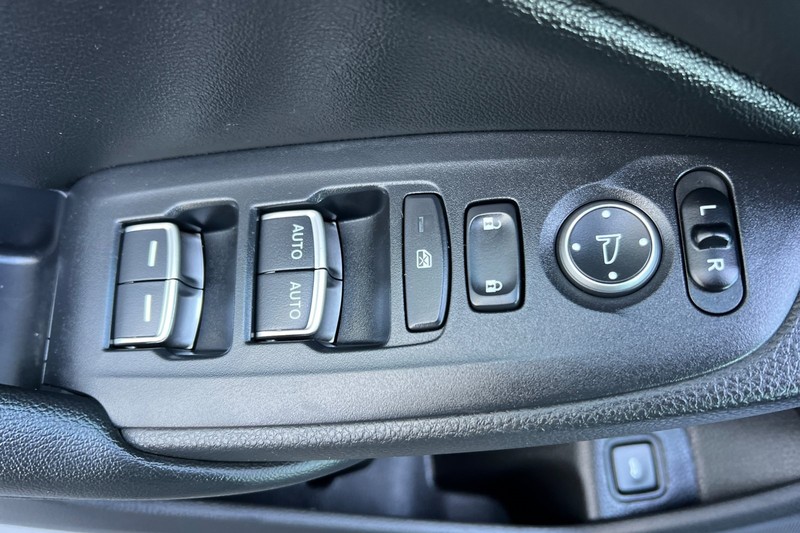 Honda Accord Sedan Vehicle Full-screen Gallery Image 11