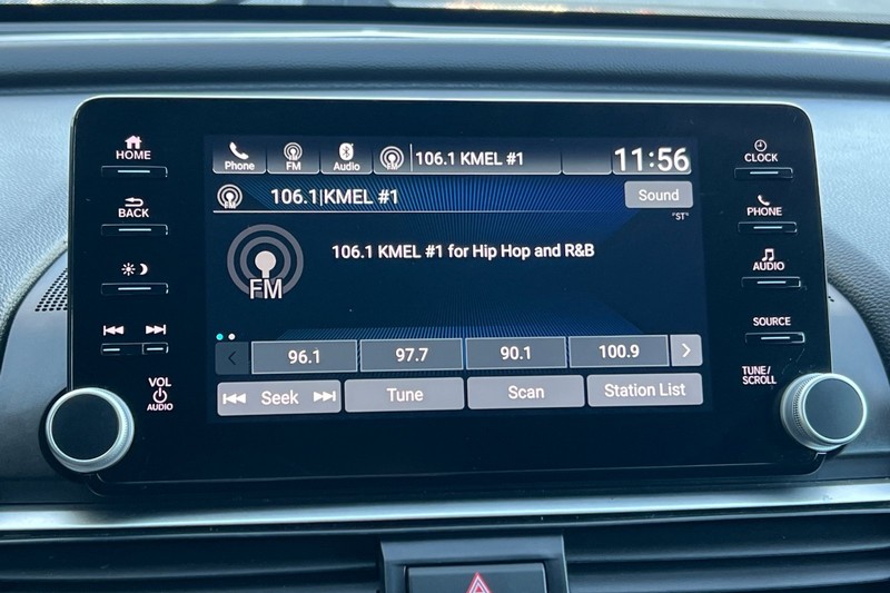 Honda Accord Sedan Vehicle Full-screen Gallery Image 17