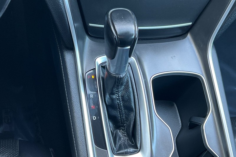 Honda Accord Sedan Vehicle Full-screen Gallery Image 20