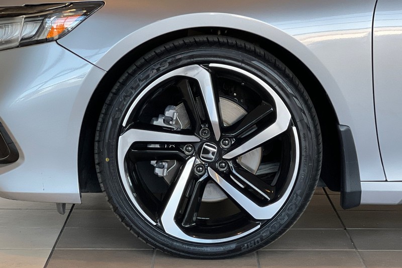 Honda Accord Sedan Vehicle Full-screen Gallery Image 25