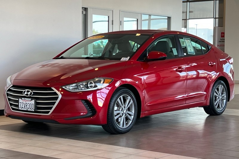 Hyundai Elantra Vehicle Full-screen Gallery Image 08