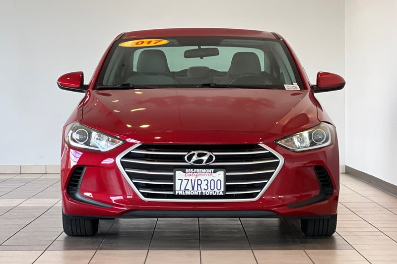 Hyundai Elantra Vehicle Full-screen Gallery Image 09