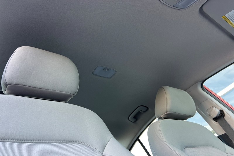 Hyundai Elantra Vehicle Full-screen Gallery Image 16