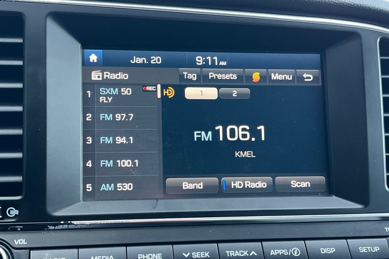 Hyundai Elantra Vehicle Full-screen Gallery Image 17