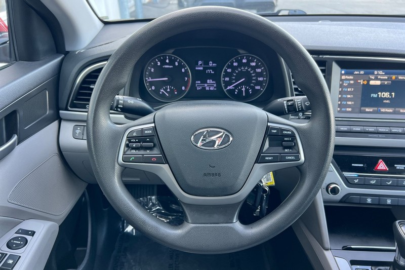 Hyundai Elantra Vehicle Full-screen Gallery Image 21