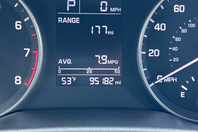 Hyundai Elantra Vehicle Full-screen Gallery Image 23