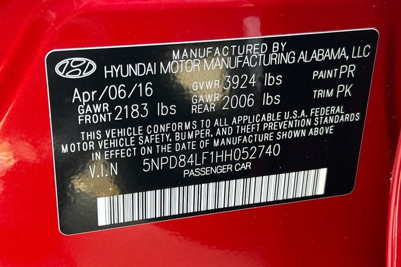 Hyundai Elantra Vehicle Full-screen Gallery Image 27