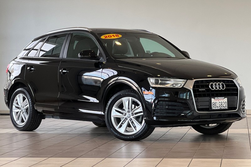 Audi Q3 Vehicle Full-screen Gallery Image 02