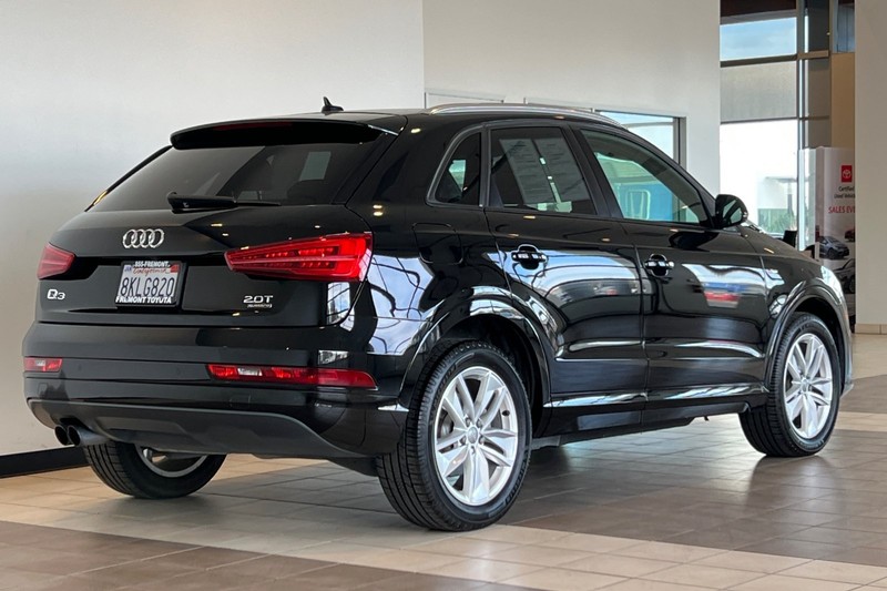 Audi Q3 Vehicle Full-screen Gallery Image 04