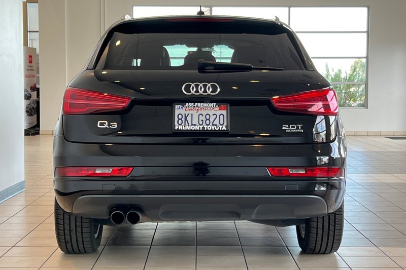 Audi Q3 Vehicle Full-screen Gallery Image 05