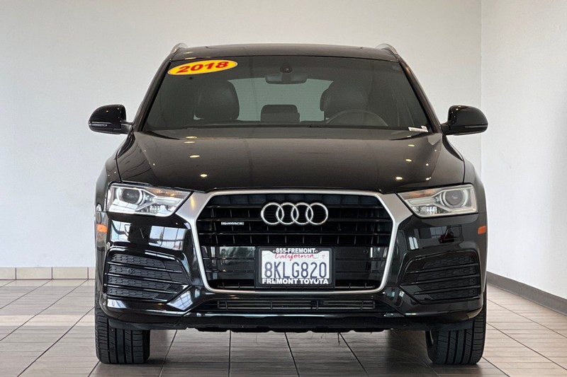 Audi Q3 Vehicle Full-screen Gallery Image 09