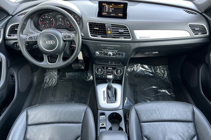 Audi Q3 Vehicle Full-screen Gallery Image 13