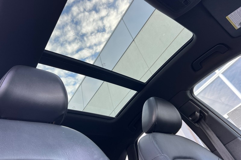 Audi Q3 Vehicle Full-screen Gallery Image 17