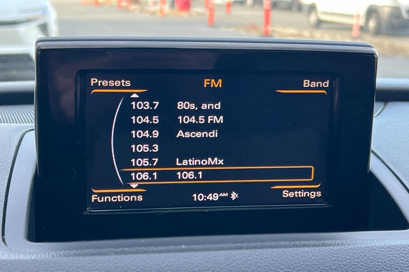 Audi Q3 Vehicle Full-screen Gallery Image 18