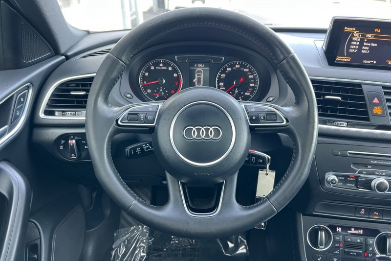 Audi Q3 Vehicle Full-screen Gallery Image 22