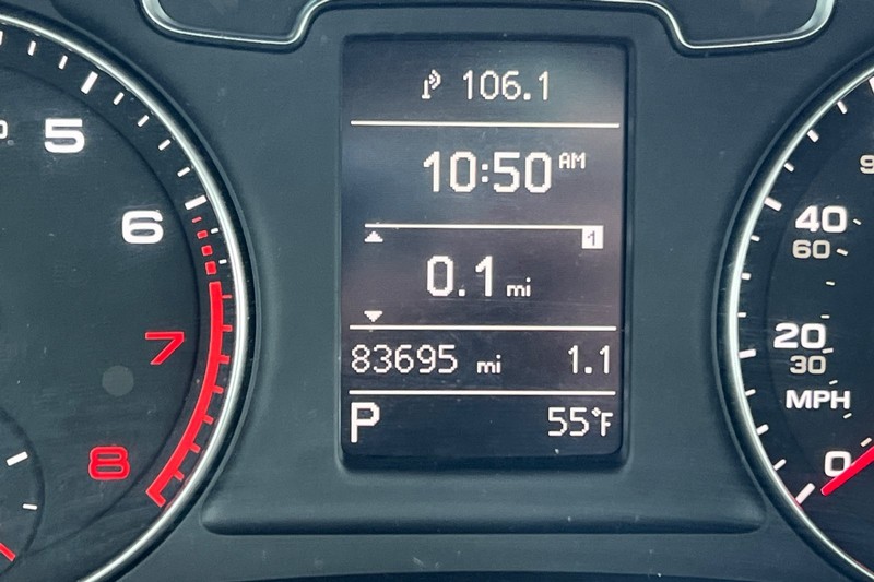 Audi Q3 Vehicle Full-screen Gallery Image 24